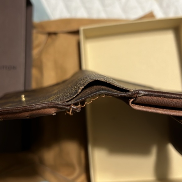 AUTHENTIC VINTAGE LV WALLET - Picture 10 of 12